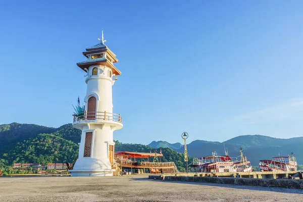 Tayland - 4 Şubat: Sunrise Bang-Bao, Koh Chang, Trat Pro at