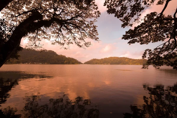 Beleza Tranquila Misteriosa Lago Ngebel Ponorogo Java Oriental Indonésia — Fotografia de Stock