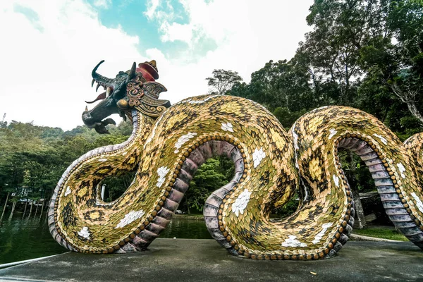 Ponorogo Indonésia Abril 2019 Beleza Lago Ngebel Com Uma Estátua — Fotografia de Stock