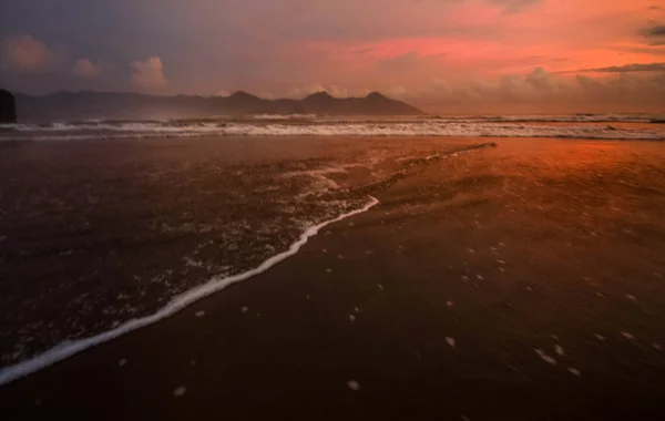 Piękna Plaża Pelang Zachodzie Słońca Tulungagung Jawa Wschodnia Indonezja — Zdjęcie stockowe
