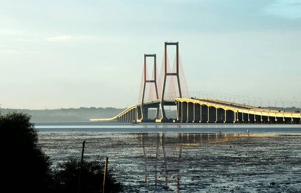 Suramadu Köprüsü Madura Boğazı Nda Güneş Batmadan Önce Öğleden Sonra — Stok fotoğraf