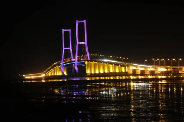 Pont Suramadu Crépuscule Avec Éclairage Coloré Surabaya Indonésie Est Long — Photo