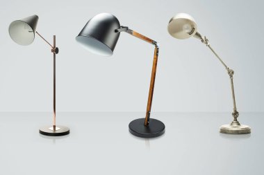 Beyaz, kırpma yolu dahil izole Resepsiyon lambalar kümesi, 