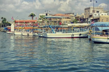 Balıkçı tekneleri Sidon, Güney Lübnan'ın dramatik sahne