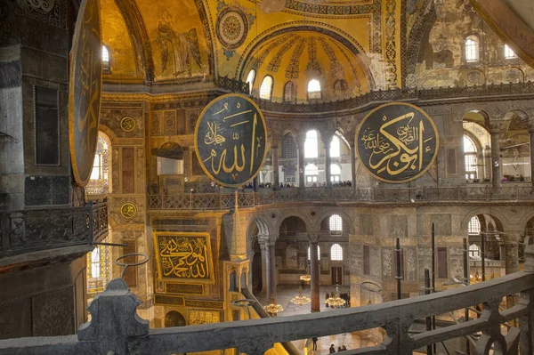 Interiér Hagia Sophia v Istanbulu - architektonické zázemí — Stock fotografie