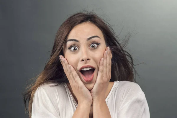 Mujer con expresión facial — Foto de Stock