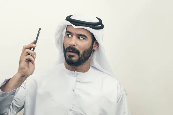 Разгневанный арабский бизнесмен — стоковое фото