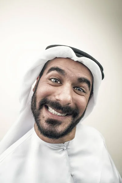 Arabo uomo d'affari sorridente — Foto Stock