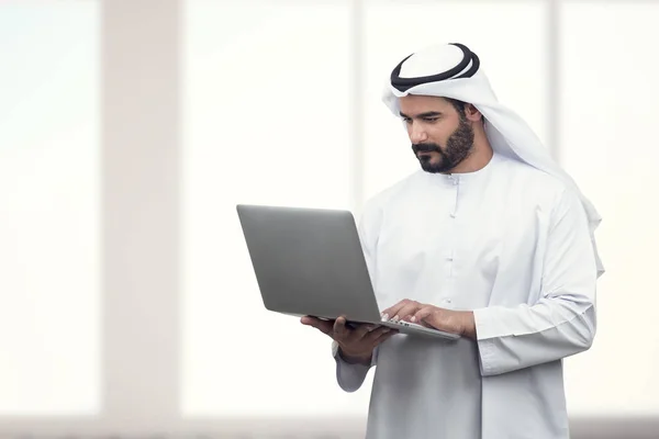 Businessman using notebook — Stock Photo, Image