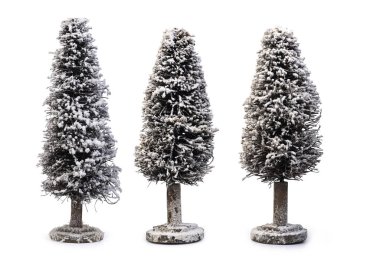Karlı Minyatür Kışlık Çam ağacı, beyaz arka planda izole edilmiş Noel dekorasyonu, kırpma yolu 