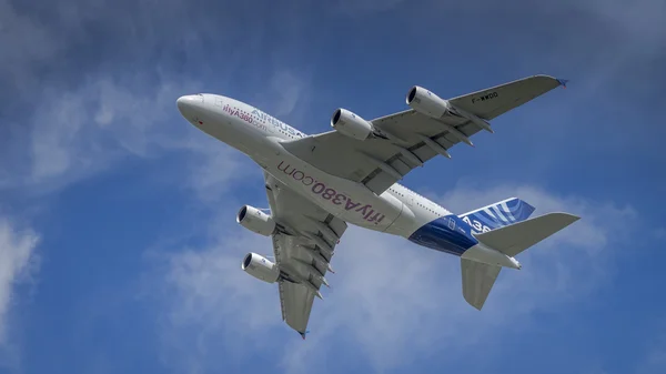 Airbus A380 in flight — Stock Photo, Image