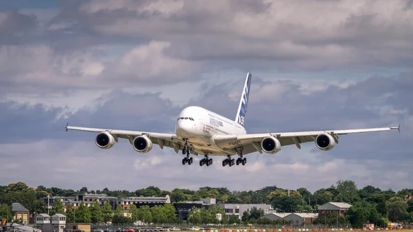 Airbus A380 in flight — Stock Photo, Image