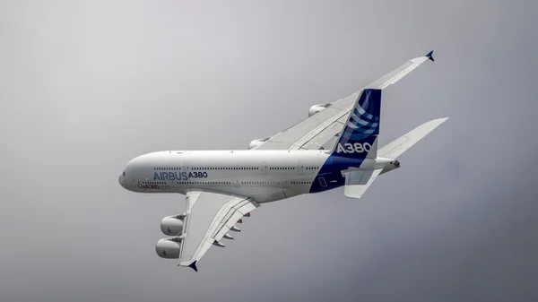 Airbus A380 in flight — Stock Photo, Image