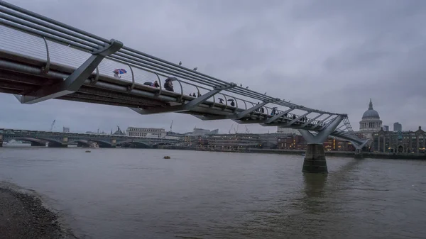 A Ponte Millenium de Londres — Fotografia de Stock