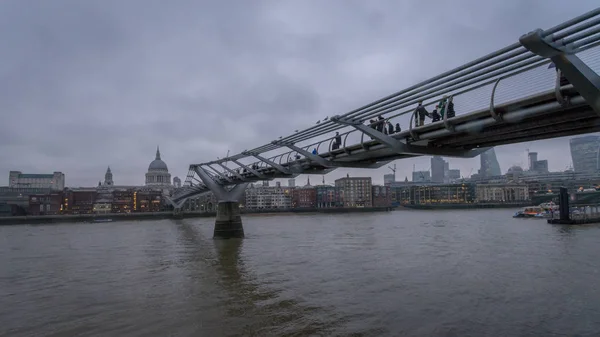 A Ponte Millenium de Londres — Fotografia de Stock