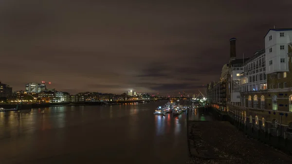 De rivier de Thames, London's nachts — Stockfoto