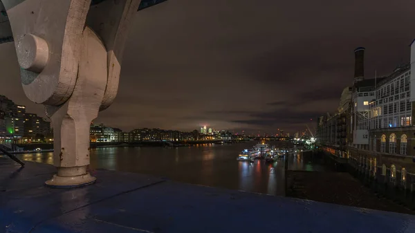 De rivier de Thames, London's nachts — Stockfoto