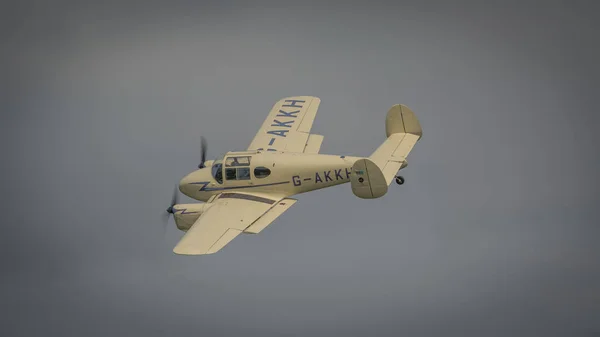 Aeronaves vintage em voo — Fotografia de Stock