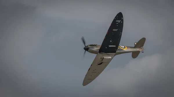 Vintage aircraft in flight — Stock Photo, Image