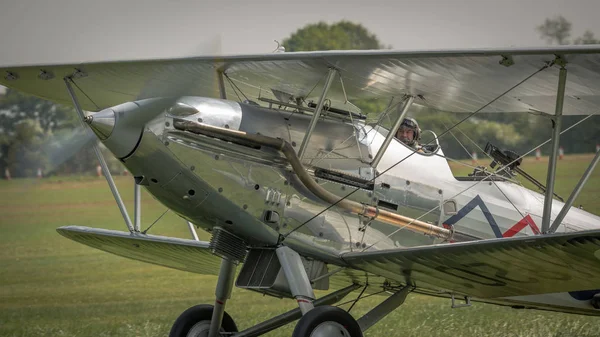 Vintage uçak uçuş — Stok fotoğraf