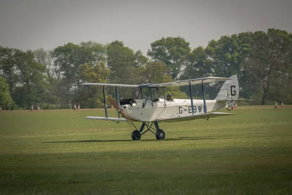 Aviones antiguos en vuelo —  Fotos de Stock
