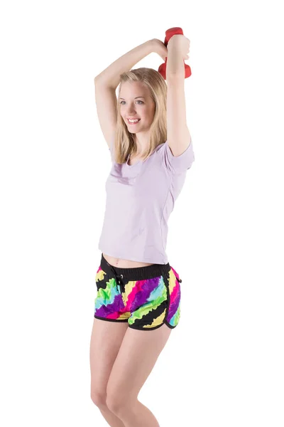 Portrait d'une femme blonde en tenue de sport entraînant les mains, les épaules et le dos avec les haltères — Photo