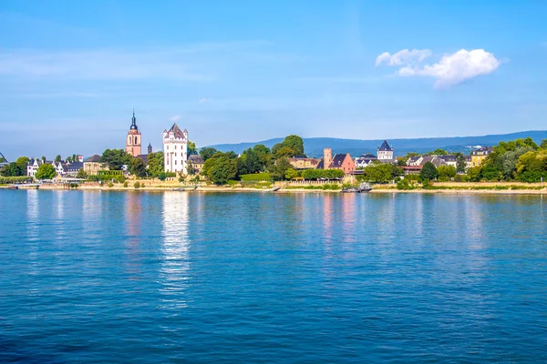 Eltville am Rhein, podél řeky Rýn v Německu — Stock fotografie