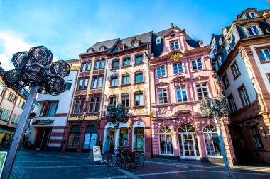 insanlar Pazar Meydanı, eski kasaba Mainz, Almanya