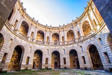dairesel avlunun içinde Villa Farnese Caprarola, İtalya