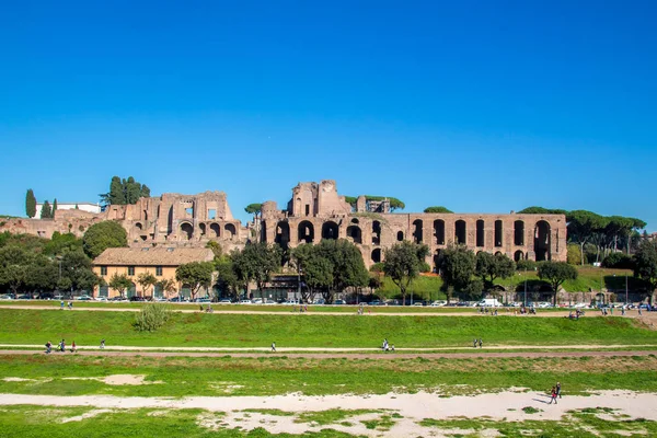 Circus Maximus and ruins of Palatine hill, in Rome, Italy — Stock Photo, Image