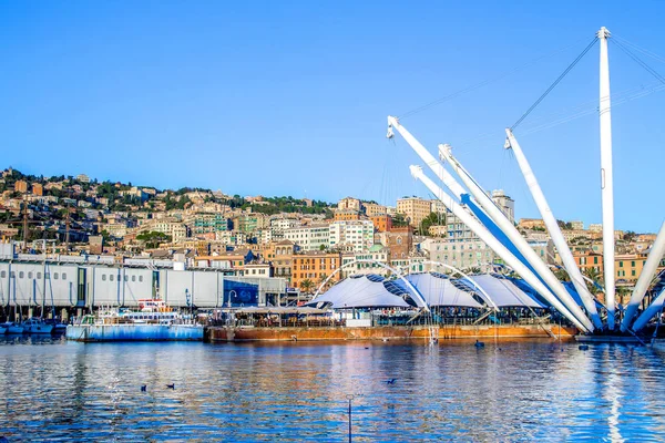 Der Hafen von Genua in Italien — Stockfoto