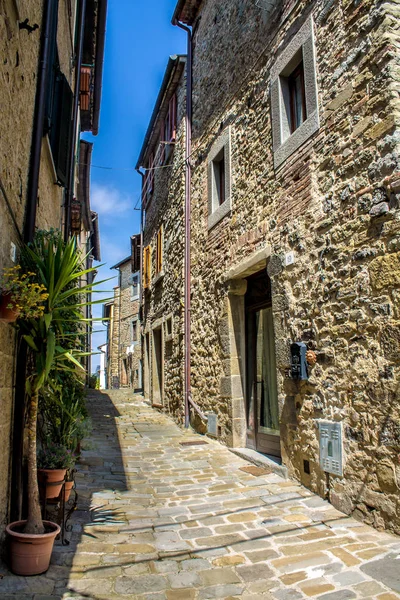 Sokakta şehir merkezinde Cortona, Toskana, İtalya — Stok fotoğraf