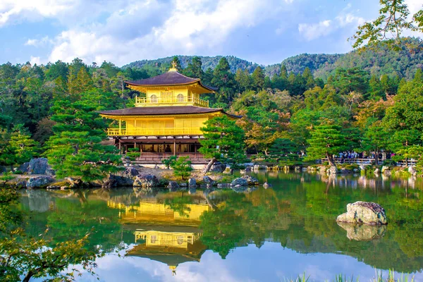 O Pavilhão de Ouro em Kyoto, Japão — Fotografia de Stock