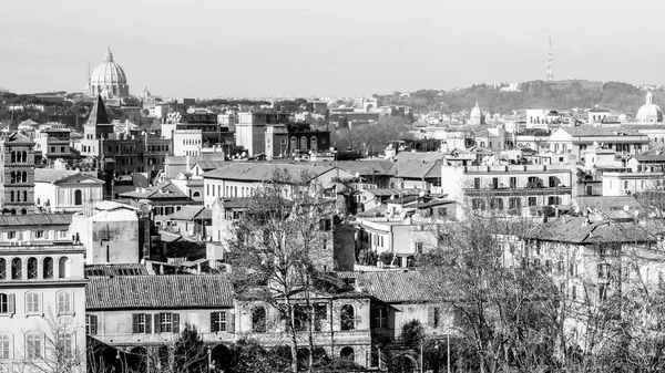 Αστικό τοπίο της Ρώμης σε μαύρο και άσπρο — Φωτογραφία Αρχείου