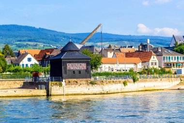 Oestricher Kran, Oestrich-Winkels içinde eski bir şarap-yükleme vinç 