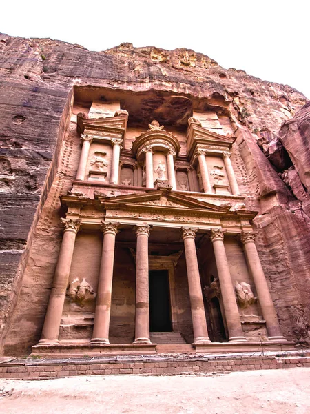 El Monasterio en la antigua Petra, Jordania — Foto de Stock