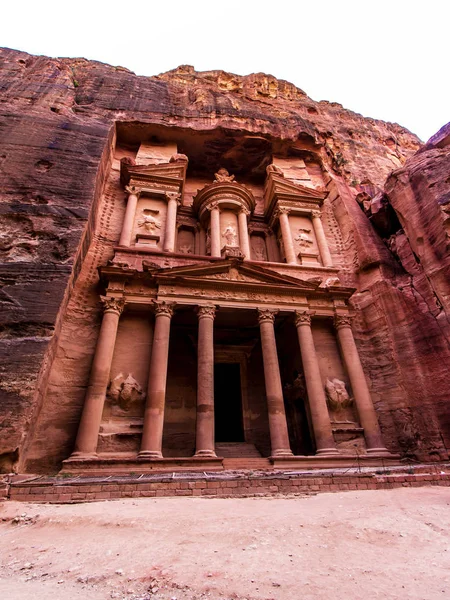 El Monasterio en la antigua Petra, Jordania — Foto de Stock