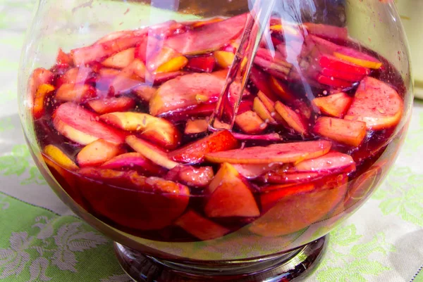 Bir sürahi sangria, tipik bir İspanyol alkollü içki