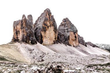 Lavaredo üç doruklarına (İtalyanca: Tre Cime di Lavaredo) 