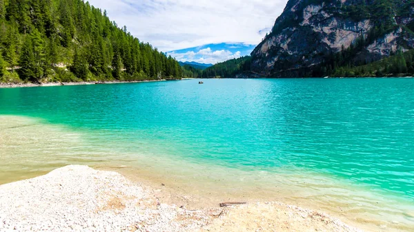 Pragser See an einem bewölkten Tag, Südtirol — Stockfoto