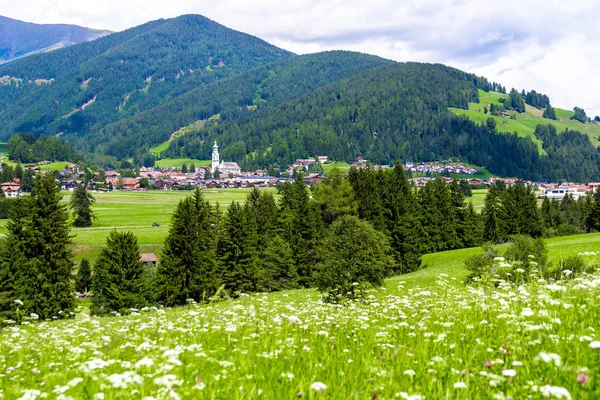 View of Dobbiaco, little town in the Puster Valley, Italy. — Stock Photo, Image