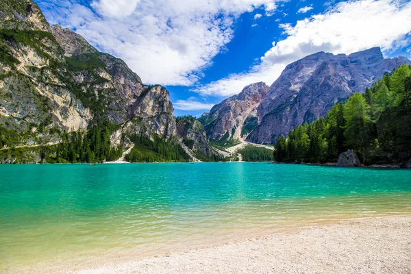 Braies sjö i södra tyrolen — Stockfoto