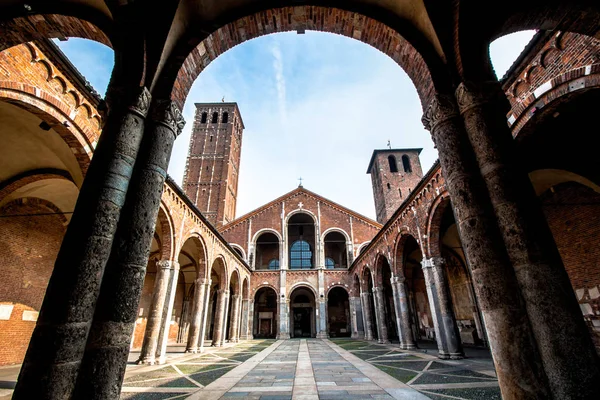 La Basilica di Sant'Ambrogio a Milano — Foto Stock