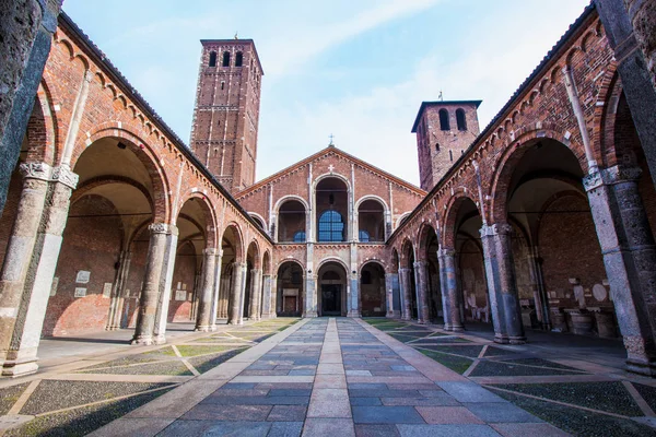 La Basilica di Sant'Ambrogio a Milano — Foto Stock