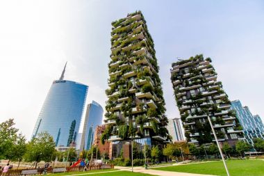 Milan, İtalya'nın iş bölgesinin içinde gökdelenler