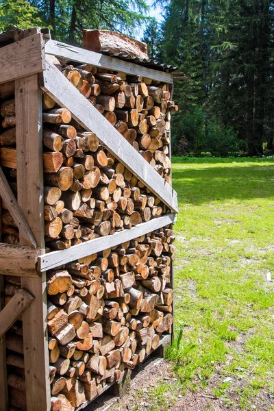 A stack of cut wood — Zdjęcie stockowe