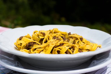 İtalyan yemek: Tagliatelle mantarlı yahni