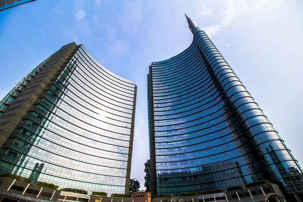 Milano 'daki Piazza Gae Aulenti' deki gökdelenler
