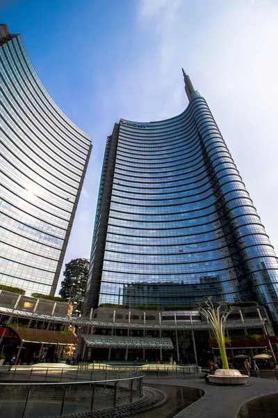 Piazza Gae Aulenti 'deki gökdelenler