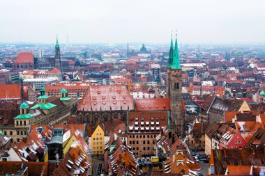 Çatılar, Almanya Nürnberg Cityscape kar ile kaplı